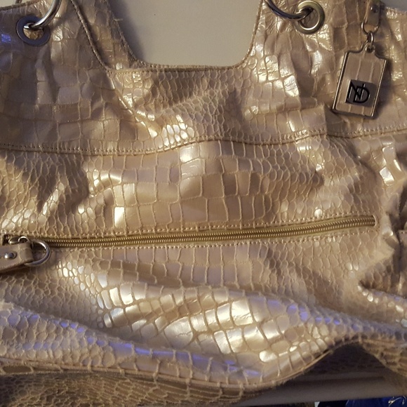 Purse - Picture 1 of 5